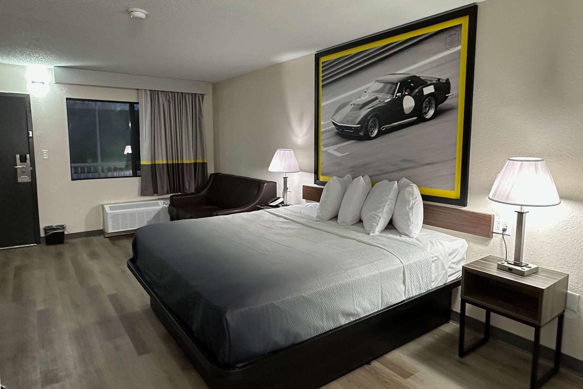 Super 8 By Wyndham カナポリス エクステリア 写真